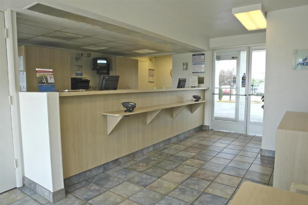 Econo Lodge Paducah West I-24 Interior photo