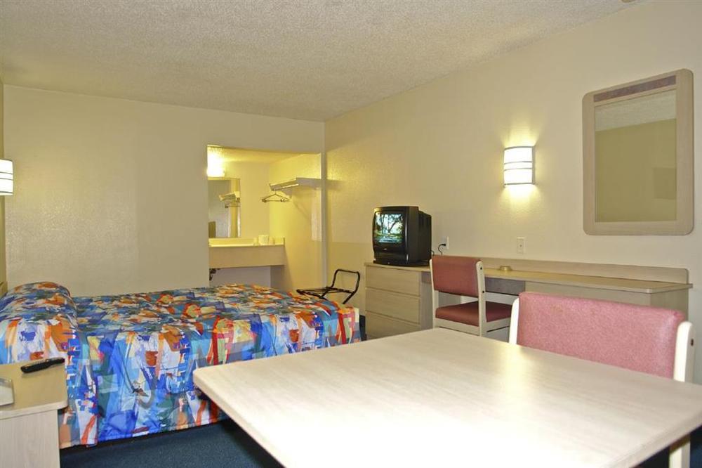 Econo Lodge Paducah West I-24 Room photo
